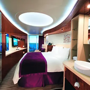 Epic Rugby Boat - At Dock 4* Marseille