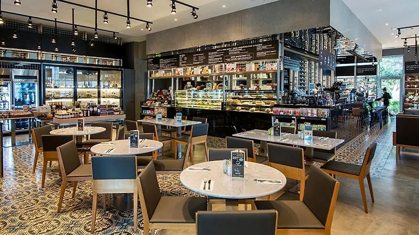 Dusit Thani Dubai 5*,