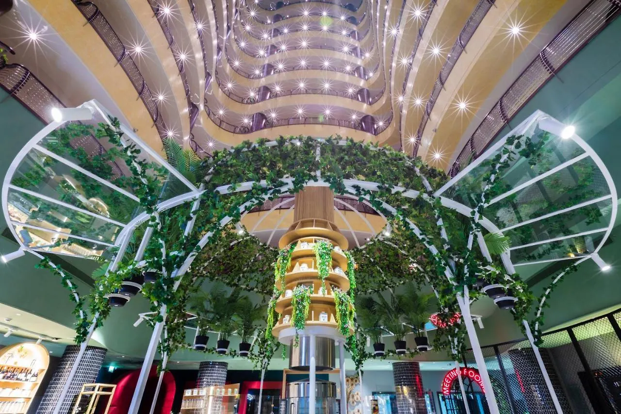 Dusit Thani Dubai 5*,