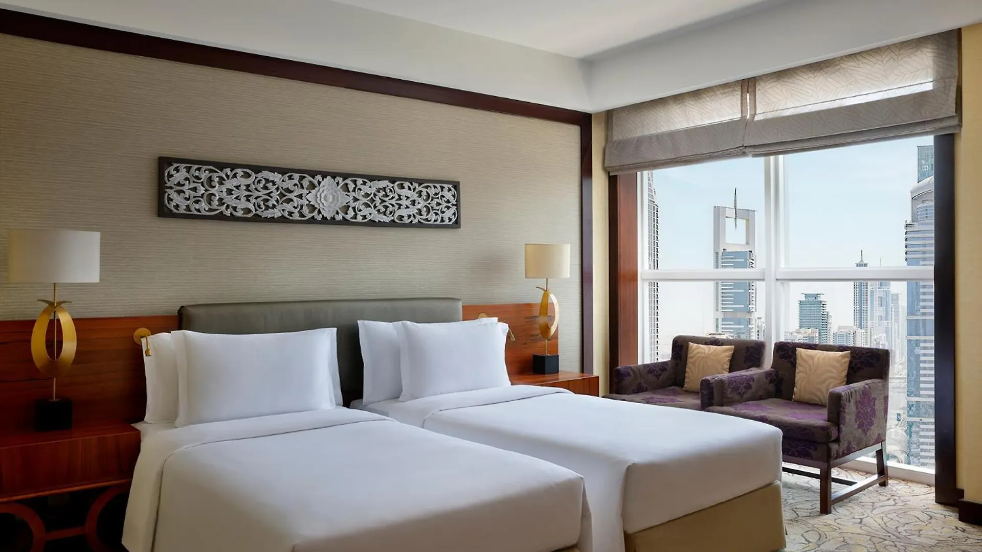 Dusit Thani Dubai 5*,